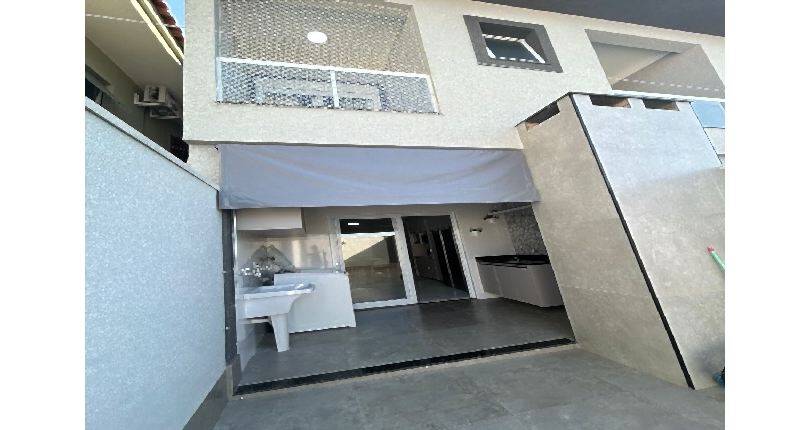  Sobrado à venda no Bairro do Parque São Domingos na Rua Emílio Colella