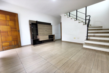 Lindo Sobrado à venda no Bairro da Vila Clarice na Avenida Myrim 100,