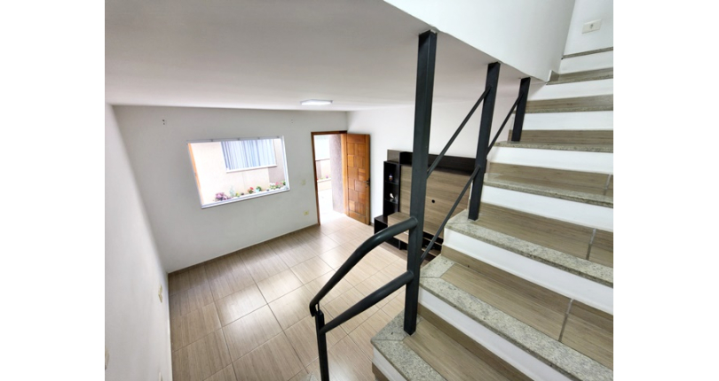 Lindo Sobrado à venda no Bairro da Vila Clarice na Avenida Myrim 100,