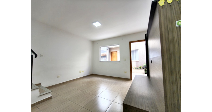 Lindo Sobrado à venda no Bairro da Vila Clarice na Avenida Myrim 100,