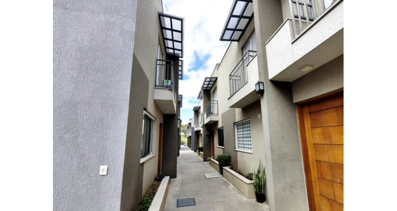 Lindo Sobrado à venda no Bairro da Vila Clarice na Avenida Myrim 100,