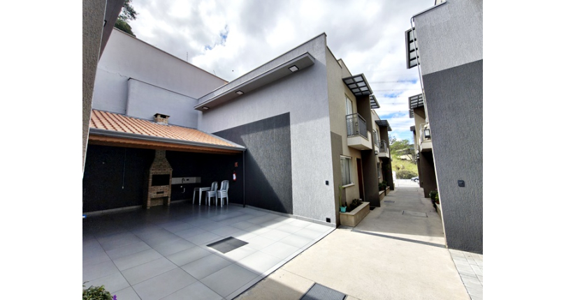 Lindo Sobrado à venda no Bairro da Vila Clarice na Avenida Myrim 100,