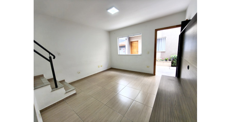 Lindo Sobrado à venda no Bairro da Vila Clarice na Avenida Myrim 100,