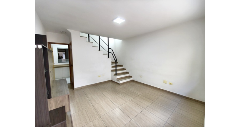 Lindo Sobrado à venda no Bairro da Vila Clarice na Avenida Myrim 100,