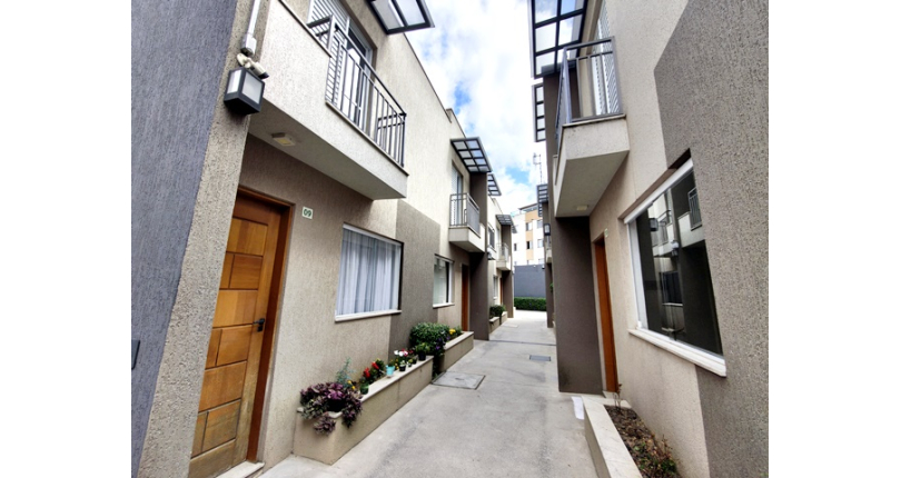 Lindo Sobrado à venda no Bairro da Vila Clarice na Avenida Myrim 100,