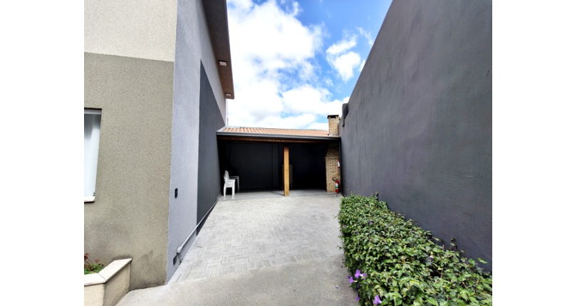 Lindo Sobrado à venda no Bairro da Vila Clarice na Avenida Myrim 100,