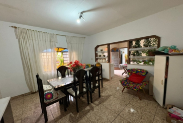 Casa à venda no Bairro do Parque Maria Domitila na Rua Mariana Camargo,