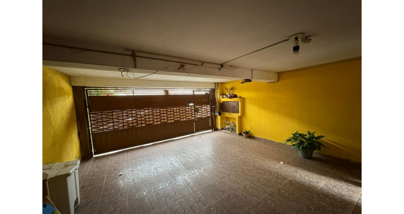 Casa à venda no Bairro do Parque Maria Domitila na Rua Mariana Camargo,