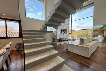 Sobrado semi novo à venda em Itatiba no Bairro da Residencial Fazenda Serrinha na Rua Fortunato Angelon