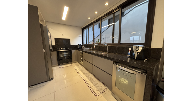 Sobrado semi novo à venda em Itatiba no Bairro da Residencial Fazenda Serrinha na Rua Fortunato Angelon