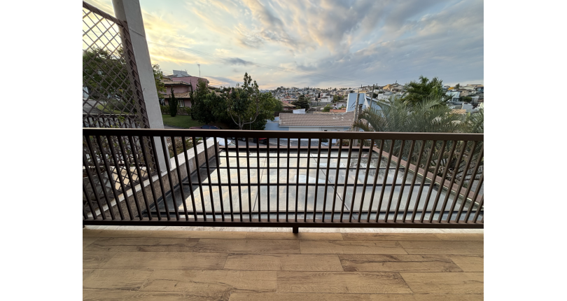 Sobrado semi novo à venda em Itatiba no Bairro da Residencial Fazenda Serrinha na Rua Fortunato Angelon