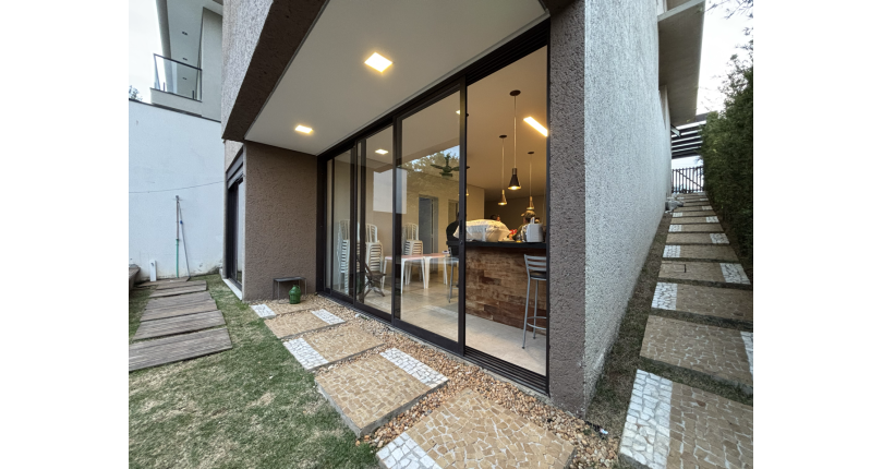 Sobrado semi novo à venda em Itatiba no Bairro da Residencial Fazenda Serrinha na Rua Fortunato Angelon