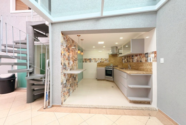 Sobrado à venda no Bairro do Parque São Domingos na Rua Homero Sales