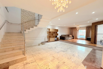 Sobrado à venda no Bairro do Parque São Domingos na Rua Homero Sales