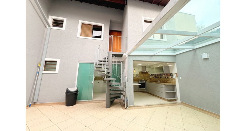 Sobrado à venda no Bairro do Parque São Domingos na Rua Homero Sales