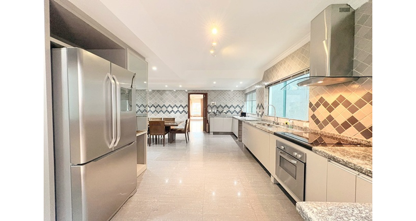 Sobrado à venda no Bairro do Parque São Domingos na Rua Homero Sales