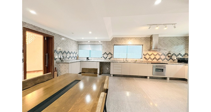 Sobrado à venda no Bairro do Parque São Domingos na Rua Homero Sales