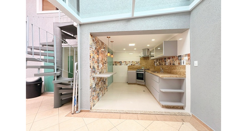 Sobrado à venda no Bairro do Parque São Domingos na Rua Homero Sales