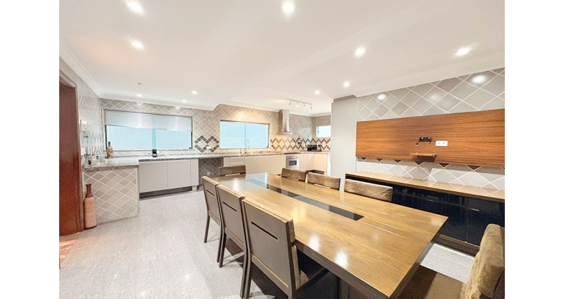 Sobrado à venda no Bairro do Parque São Domingos na Rua Homero Sales