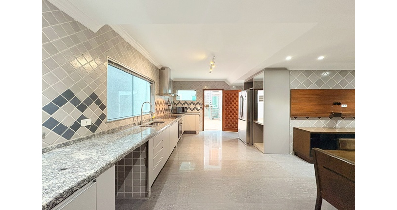 Sobrado à venda no Bairro do Parque São Domingos na Rua Homero Sales