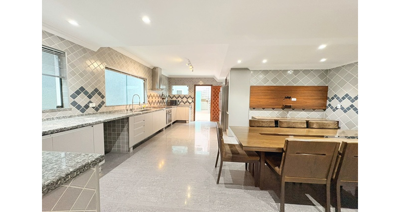 Sobrado à venda no Bairro do Parque São Domingos na Rua Homero Sales