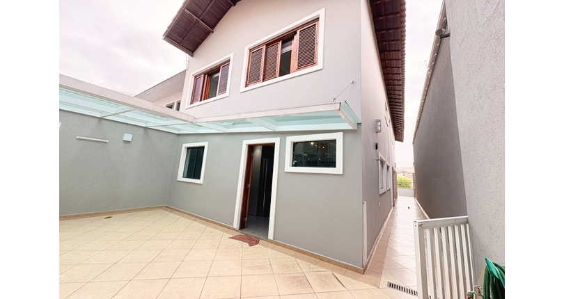 Sobrado à venda no Bairro do Parque São Domingos na Rua Homero Sales