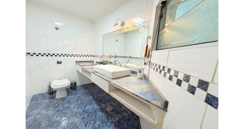 Sobrado à venda no Bairro do Parque São Domingos na Rua Homero Sales