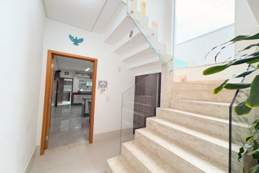  Lindo Sobrado à venda no Bairro do Parque São Domingos na Rua Dirceu de Almeida