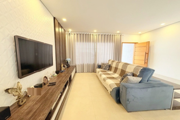  Lindo Sobrado à venda no Bairro do Parque São Domingos na Rua Dirceu de Almeida