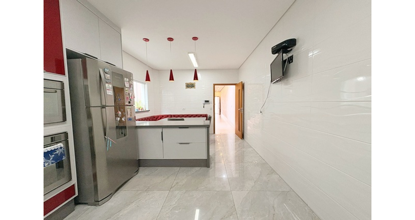  Lindo Sobrado à venda no Bairro do Parque São Domingos na Rua Dirceu de Almeida