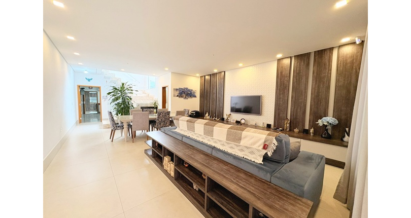  Lindo Sobrado à venda no Bairro do Parque São Domingos na Rua Dirceu de Almeida