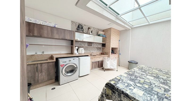  Lindo Sobrado à venda no Bairro do Parque São Domingos na Rua Dirceu de Almeida