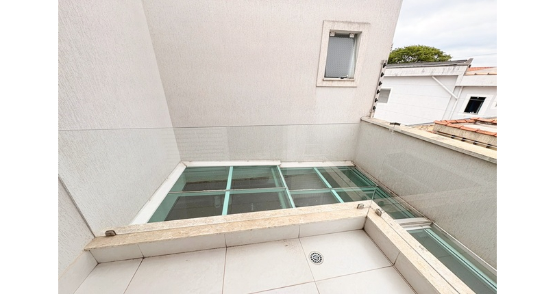  Lindo Sobrado à venda no Bairro do Parque São Domingos na Rua Dirceu de Almeida