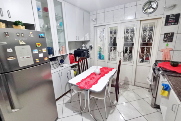 Ótimo Sobrado à venda no Bairro do Conjunto Residencial Vista Verde na Rua Ricardo Abed