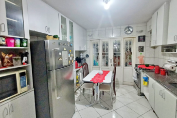 Ótimo Sobrado à venda no Bairro do Conjunto Residencial Vista Verde na Rua Ricardo Abed