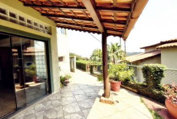 Linda Casa de Condomínio com Conforto e elegância à venda no Bairro da Chácara Jaraguá na Rua Santana do Araguaia