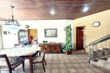 Linda Casa de Condomínio com Conforto e elegância à venda no Bairro da Chácara Jaraguá na Rua Santana do Araguaia