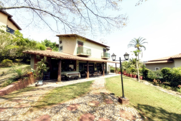 Linda Casa de Condomínio com Conforto e elegância à venda no Bairro da Chácara Jaraguá na Rua Santana do Araguaia
