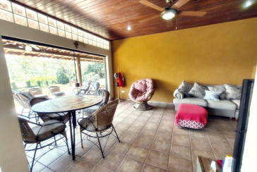 Linda Casa de Condomínio com Conforto e elegância à venda no Bairro da Chácara Jaraguá na Rua Santana do Araguaia