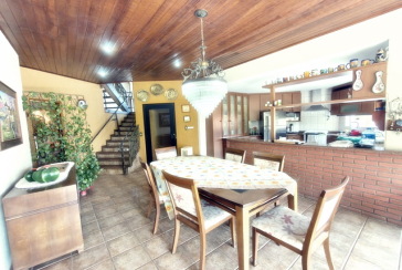 Linda Casa de Condomínio com Conforto e elegância à venda no Bairro da Chácara Jaraguá na Rua Santana do Araguaia