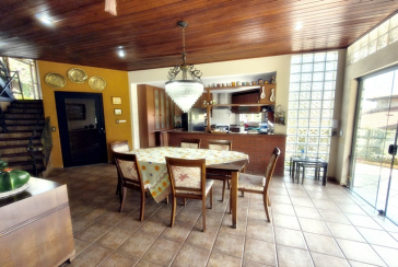 Linda Casa de Condomínio com Conforto e elegância à venda no Bairro da Chácara Jaraguá na Rua Santana do Araguaia