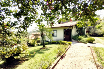 Linda Casa de Condomínio com Conforto e elegância à venda no Bairro da Chácara Jaraguá na Rua Santana do Araguaia