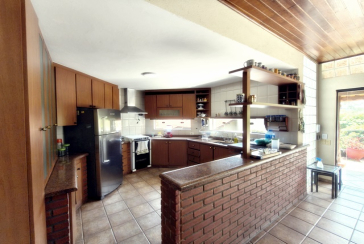 Linda Casa de Condomínio com Conforto e elegância à venda no Bairro da Chácara Jaraguá na Rua Santana do Araguaia