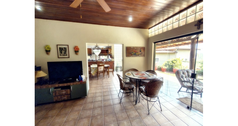 Linda Casa de Condomínio com Conforto e elegância à venda no Bairro da Chácara Jaraguá na Rua Santana do Araguaia