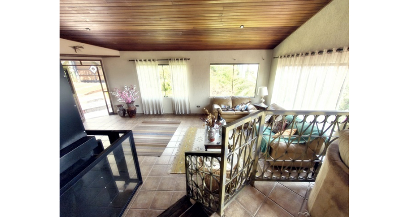 Linda Casa de Condomínio com Conforto e elegância à venda no Bairro da Chácara Jaraguá na Rua Santana do Araguaia