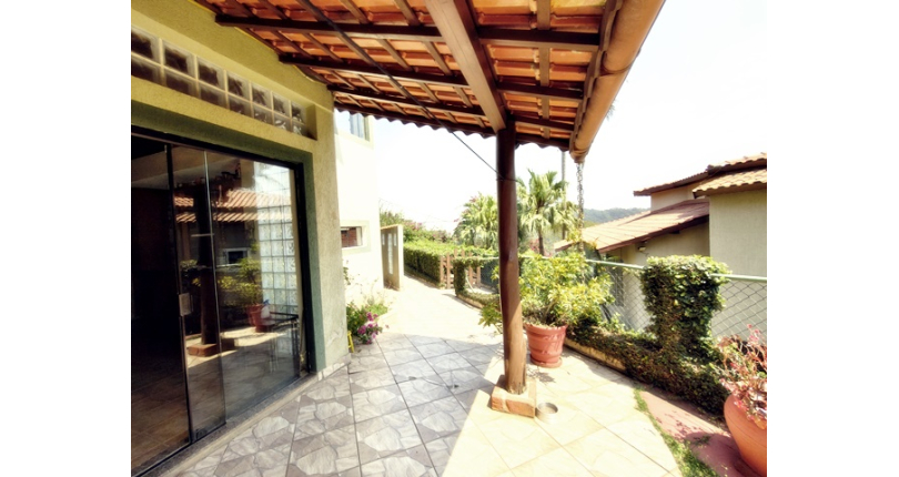 Linda Casa de Condomínio com Conforto e elegância à venda no Bairro da Chácara Jaraguá na Rua Santana do Araguaia