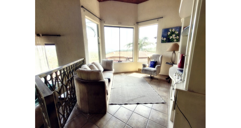 Linda Casa de Condomínio com Conforto e elegância à venda no Bairro da Chácara Jaraguá na Rua Santana do Araguaia