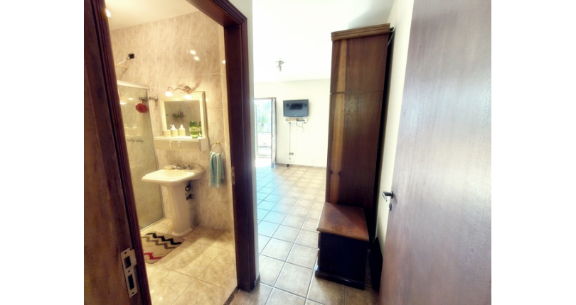 Linda Casa de Condomínio com Conforto e elegância à venda no Bairro da Chácara Jaraguá na Rua Santana do Araguaia