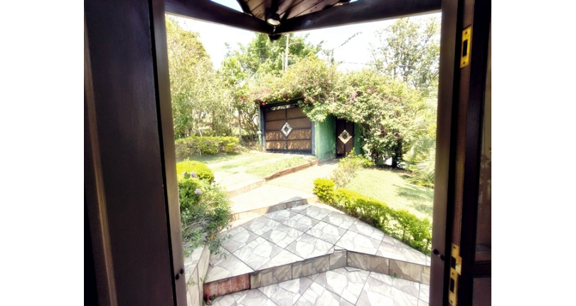 Linda Casa de Condomínio com Conforto e elegância à venda no Bairro da Chácara Jaraguá na Rua Santana do Araguaia