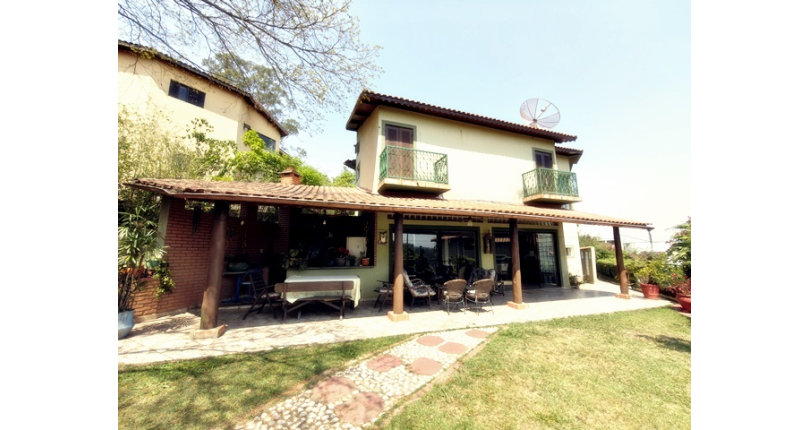 Linda Casa de Condomínio com Conforto e elegância à venda no Bairro da Chácara Jaraguá na Rua Santana do Araguaia